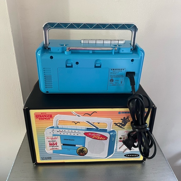 Stranger Things Season 4 Crosley Cassette Player, Bluetooth and Radio - Picture 4 of 7